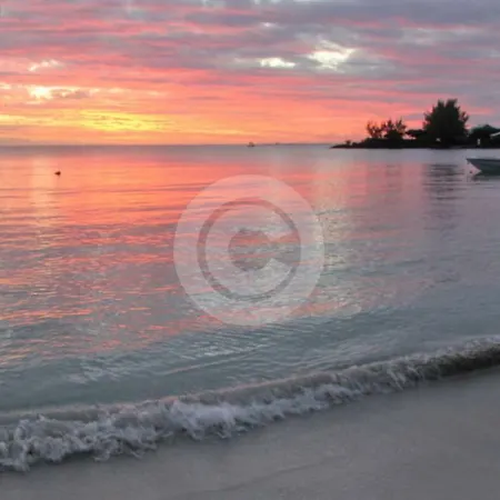 Fantastic Spacious Beachfront Villavacances Grand Baie Exterior photo